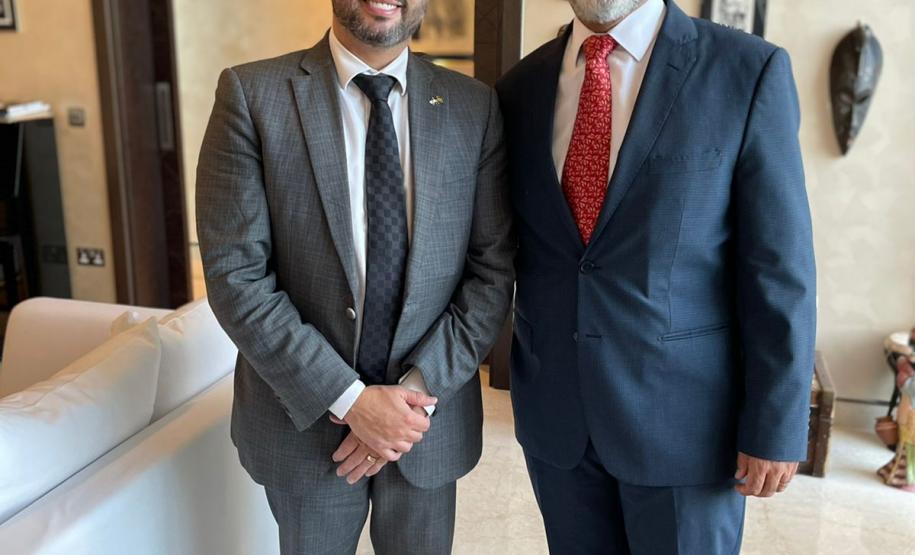 Diretor-presidente Luiz Fernando Garcia com o embaixador do Brasil em Abu Dhabi, Fernando Igreja.