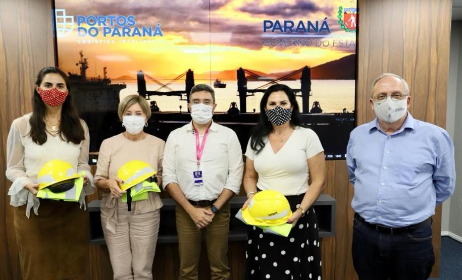 Nesta terça-feira (09), representantes da diplomacia espanhola no Brasil visitaram o Porto de Paranaguá. A comitiva, integrada pela conselheira de Agricultura, Pesca e Alimentação da Embaixada, Maria Elisa Barahona Nieto, e pela cônsul honorária do país, em Curitiba, Blanca Hernando Barco, foi recebida pela diretoria da Portos do Paraná.