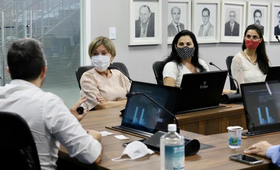 Nesta terça-feira (09), representantes da diplomacia espanhola no Brasil visitaram o Porto de Paranaguá. A comitiva, integrada pela conselheira de Agricultura, Pesca e Alimentação da Embaixada, Maria Elisa Barahona Nieto, e pela cônsul honorária do país, em Curitiba, Blanca Hernando Barco, foi recebida pela diretoria da Portos do Paraná.