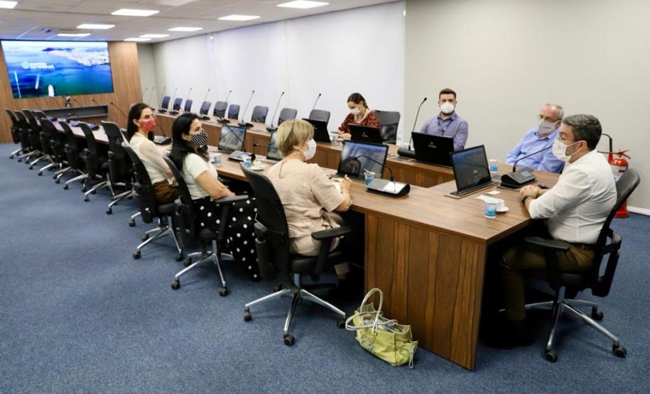 Nesta terça-feira (09), representantes da diplomacia espanhola no Brasil visitaram o Porto de Paranaguá. A comitiva, integrada pela conselheira de Agricultura, Pesca e Alimentação da Embaixada, Maria Elisa Barahona Nieto, e pela cônsul honorária do país, em Curitiba, Blanca Hernando Barco, foi recebida pela diretoria da Portos do Paraná.