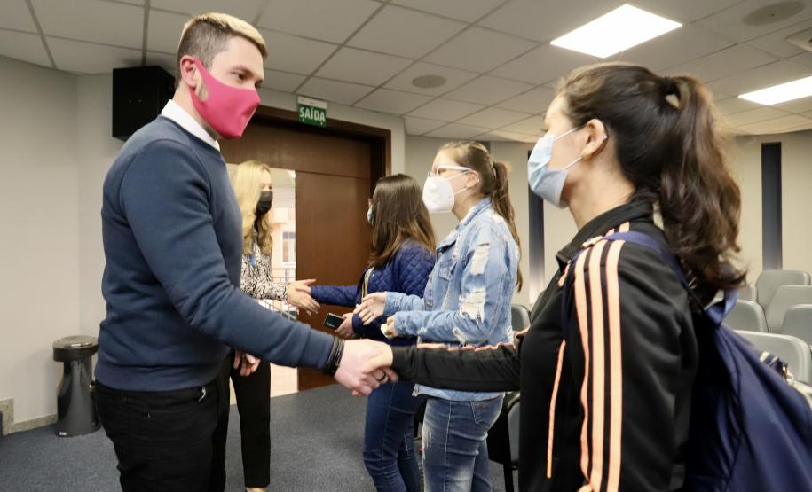 Importância dos portos e dos trabalhadores portuários do Paraná é tema de palestra a estudantes