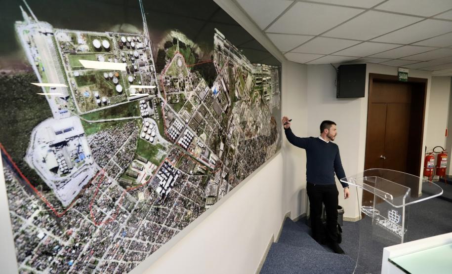 Importância dos portos e dos trabalhadores portuários do Paraná é tema de palestra a estudantes