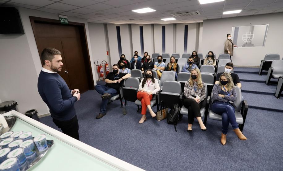 Importância dos portos e dos trabalhadores portuários do Paraná é tema de palestra a estudantes