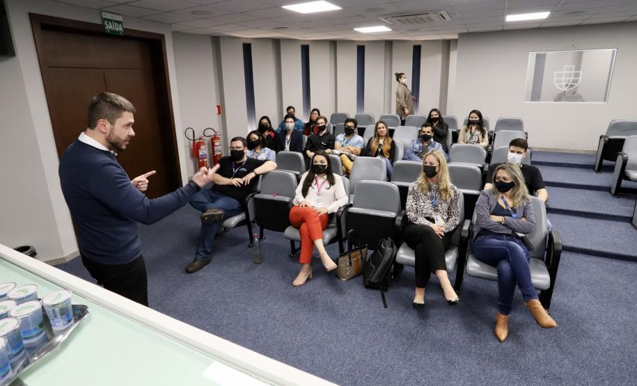 Importância dos portos e dos trabalhadores portuários do Paraná é tema de palestra a estudantes