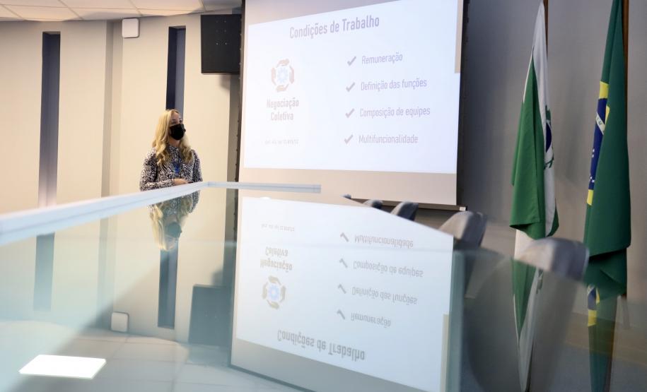 Importância dos portos e dos trabalhadores portuários do Paraná é tema de palestra a estudantes