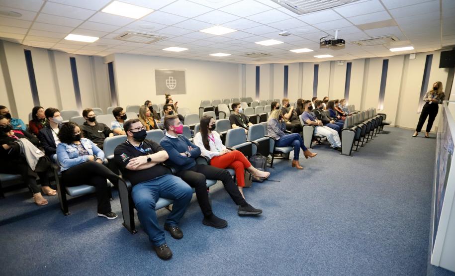 Importância dos portos e dos trabalhadores portuários do Paraná é tema de palestra a estudantes