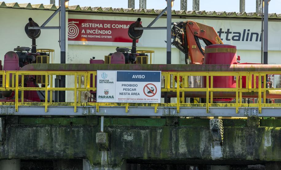 Ação é realizada 24 horas. O objetivo da ronda é fiscalizar embarcações clandestinas que estejam próximas ao cais durante as operações de carregamento e descarga e passar orientações aos tripulantes visando intensificar a segurança na área portuária.