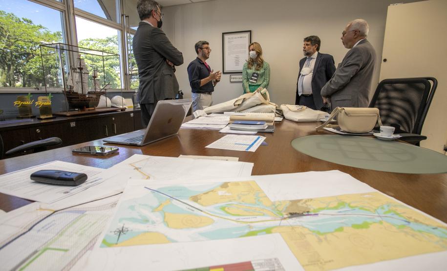 Ministro do TST debate trabalho portuário em seminário na Portos do Paraná