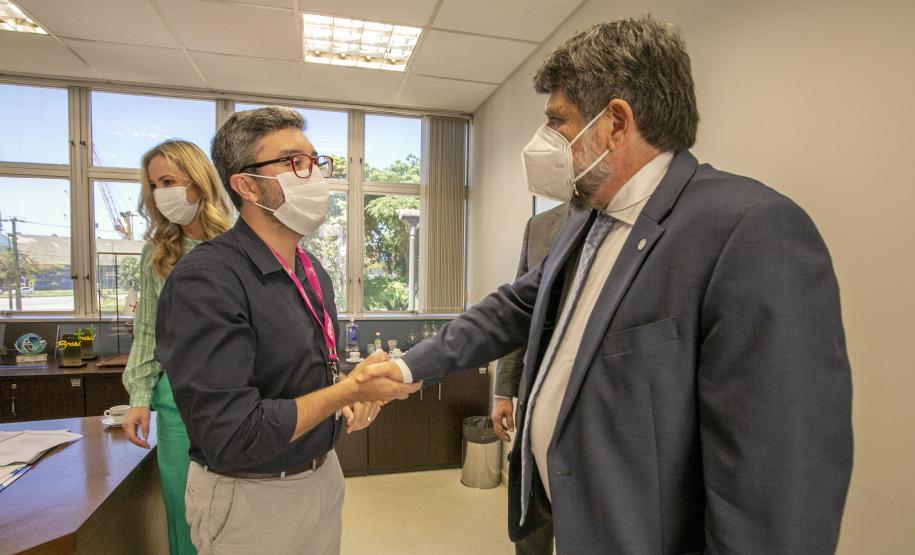 Ministro do TST debate trabalho portuário em seminário na Portos do Paraná