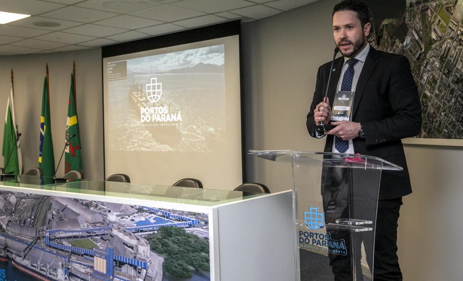 Ministro do TST debate trabalho portuário em seminário na Portos do Paraná