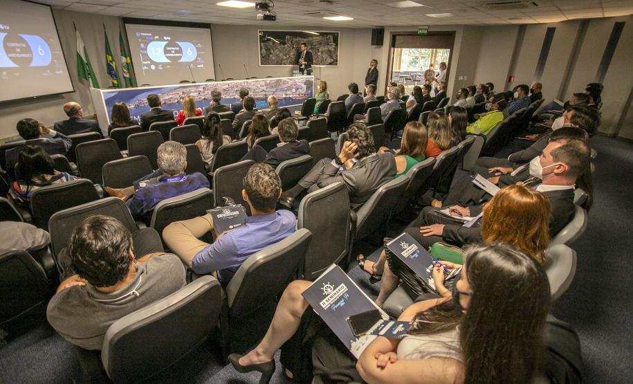 Ministro do TST debate trabalho portuário em seminário na Portos do Paraná