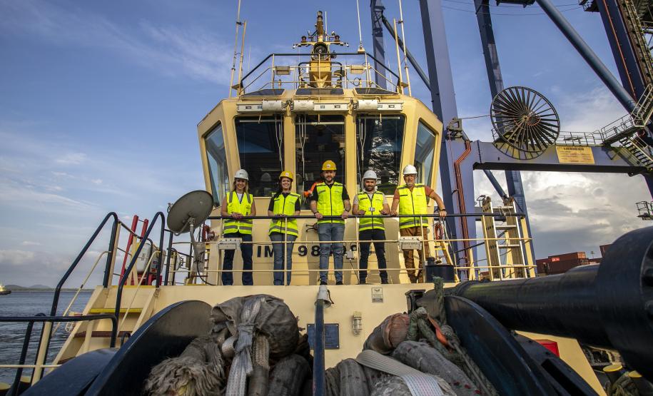 A coordenadora da Coordenadoria Nacional do Trabalho Portuário e Aquaviário (CONATPA) do Ministério Público do Trabalho (MPT), Flávia Bauler, esteve, pela primeira vez, em visita ao Porto de Paranaguá na última terça-feira (23). Recebida pelo diretor jurídico da Portos do Paraná, Marcus Freitas, a procuradora ressaltou a gestão e a organização da empresa pública.