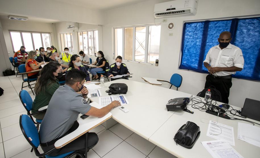 Objetivo é capacitar para trabalhar em uma Estrutura Organizacional de Resposta para emergências envolvendo derramamento de óleo