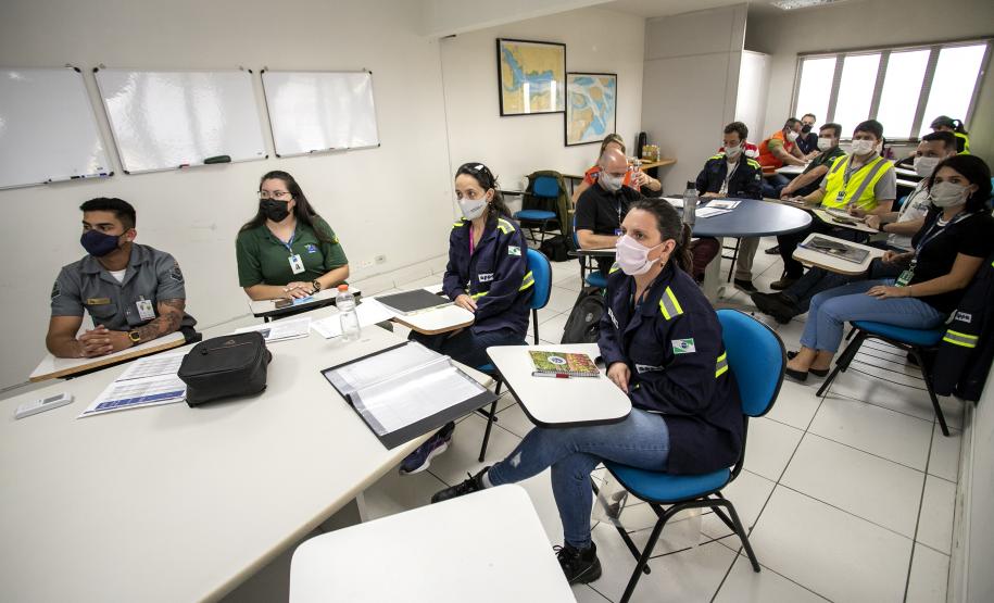 Objetivo é capacitar para trabalhar em uma Estrutura Organizacional de Resposta para emergências envolvendo derramamento de óleo
