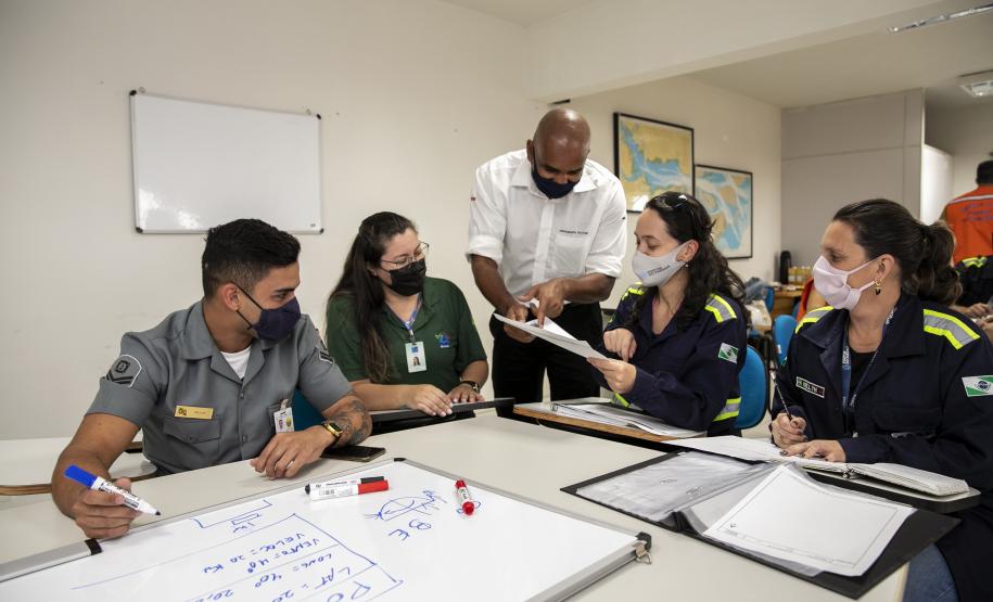 Objetivo é capacitar para trabalhar em uma Estrutura Organizacional de Resposta para emergências envolvendo derramamento de óleo