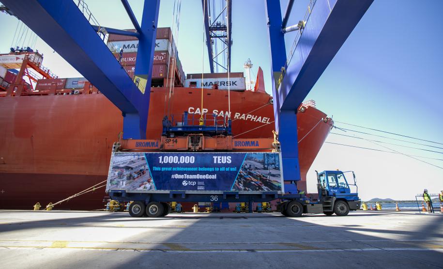 Terminal de contêineres do Porto de Paranaguá alcança marca de 1 milhão de unidades movimentadas