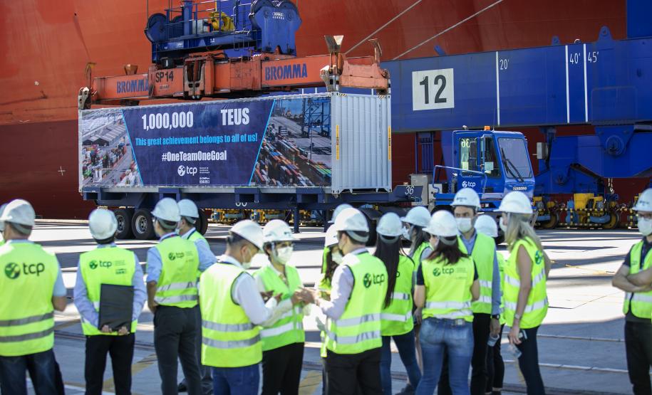 Terminal de contêineres do Porto de Paranaguá alcança marca de 1 milhão de unidades movimentadas