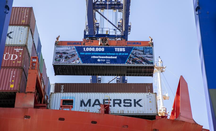 Terminal de contêineres do Porto de Paranaguá alcança marca de 1 milhão de unidades movimentadas