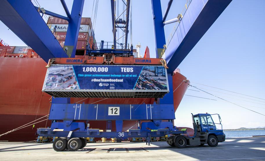 Terminal de contêineres do Porto de Paranaguá alcança marca de 1 milhão de unidades movimentadas