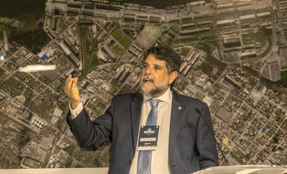 Ministro do TST debate trabalho portuário em seminário na Portos do Paraná