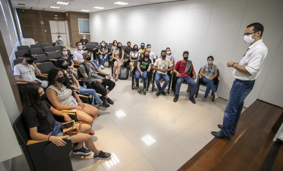 A ação está ligada ao projeto Jovem Aprendiz, que contempla o programa de Educação Ambiental da empresa pública, como ação de compensação da licença ambiental de operação, liberada pelo Instituto Brasileiro do Meio Ambiente e dos Recursos Naturais Renováveis (Ibama).