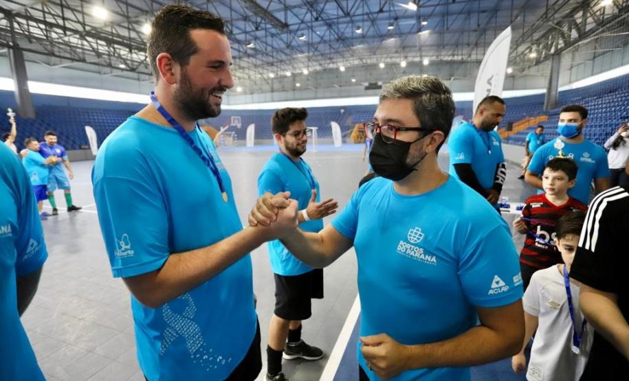 Portos do Paraná reúne colaboradores e terceirizados para promover conscientização e confraternização neste sábado (20), em Paranaguá. Na arena esportiva Albertina Salmon, um torneio de futebol marcou o “Novembro Azul”, mês de conscientização sobre a saúde do homem e a prevenção ao câncer de próstata.