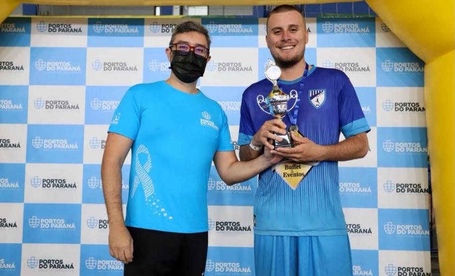 Portos do Paraná reúne colaboradores e terceirizados para promover conscientização e confraternização neste sábado (20), em Paranaguá. Na arena esportiva Albertina Salmon, um torneio de futebol marcou o “Novembro Azul”, mês de conscientização sobre a saúde do homem e a prevenção ao câncer de próstata.