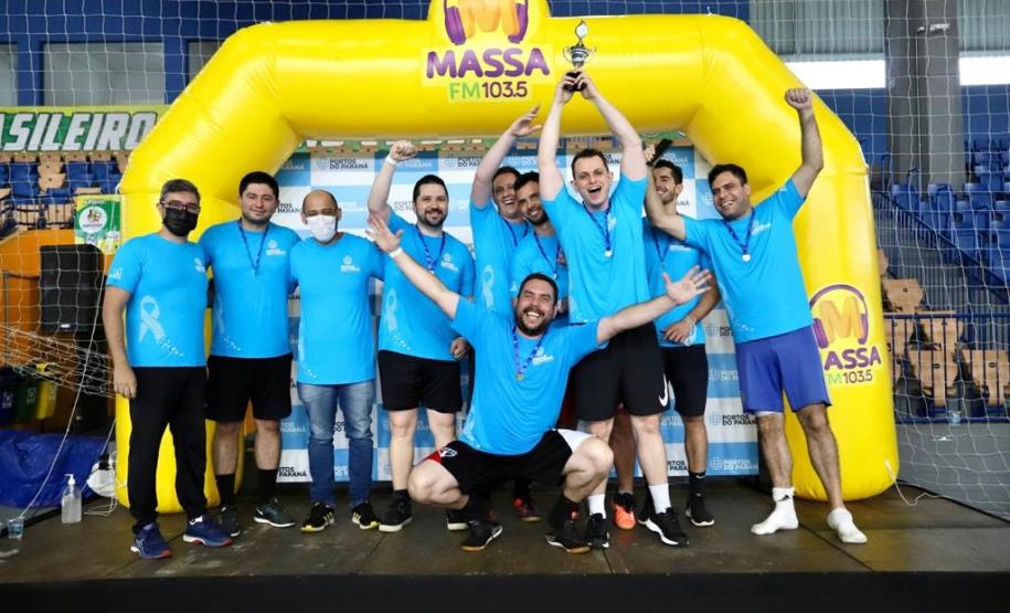 Portos do Paraná reúne colaboradores e terceirizados para promover conscientização e confraternização neste sábado (20), em Paranaguá. Na arena esportiva Albertina Salmon, um torneio de futebol marcou o “Novembro Azul”, mês de conscientização sobre a saúde do homem e a prevenção ao câncer de próstata.