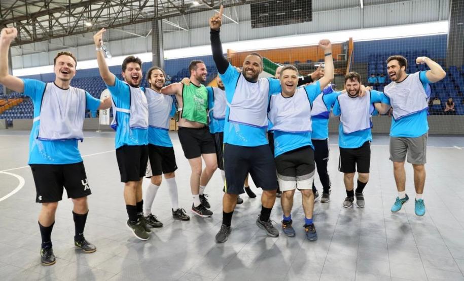 Portos do Paraná reúne colaboradores e terceirizados para promover conscientização e confraternização neste sábado (20), em Paranaguá. Na arena esportiva Albertina Salmon, um torneio de futebol marcou o “Novembro Azul”, mês de conscientização sobre a saúde do homem e a prevenção ao câncer de próstata.