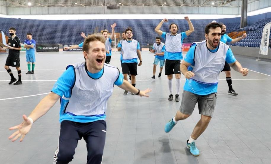 Portos do Paraná reúne colaboradores e terceirizados para promover conscientização e confraternização neste sábado (20), em Paranaguá. Na arena esportiva Albertina Salmon, um torneio de futebol marcou o “Novembro Azul”, mês de conscientização sobre a saúde do homem e a prevenção ao câncer de próstata.