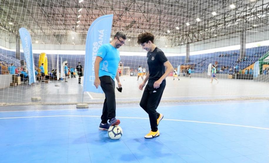 Portos do Paraná reúne colaboradores e terceirizados para promover conscientização e confraternização neste sábado (20), em Paranaguá. Na arena esportiva Albertina Salmon, um torneio de futebol marcou o “Novembro Azul”, mês de conscientização sobre a saúde do homem e a prevenção ao câncer de próstata.