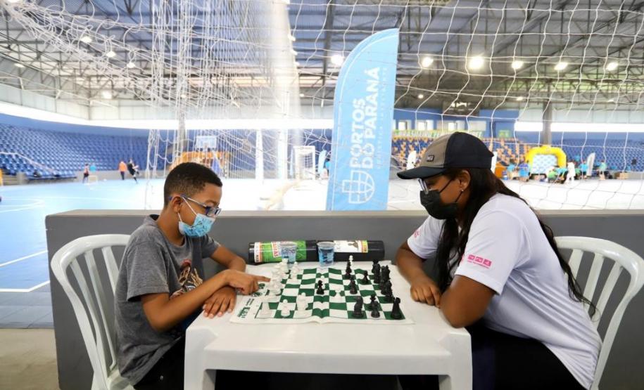 Portos do Paraná reúne colaboradores e terceirizados para promover conscientização e confraternização neste sábado (20), em Paranaguá. Na arena esportiva Albertina Salmon, um torneio de futebol marcou o “Novembro Azul”, mês de conscientização sobre a saúde do homem e a prevenção ao câncer de próstata.