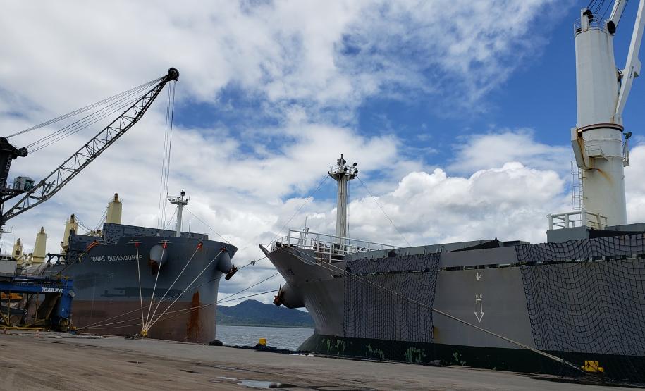 Já passaram pelo Porto de Antonina neste ano, de janeiro a outubro, 1.168.103 toneladas de produtos, que ultrapassa em 230.103 toneladas do total movimentado durante todo o ano de 2020: 938 mil toneladas..