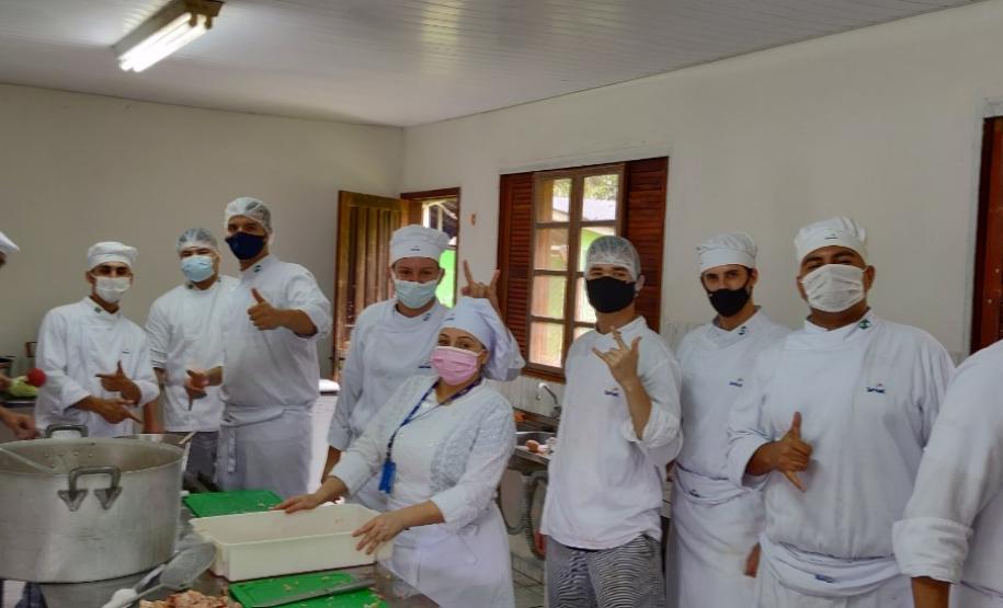 Evento do programa Porto em Ação ofereceu testes de glicemia, aferição de glicose, corte de cabelo, distribuição de kits de jogos lúdicos, atividades físicas e orientações da Marinha e Guarda Portuária.