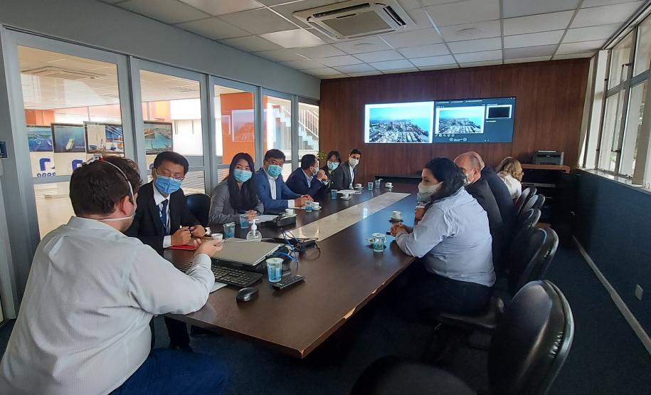 Portos do Paraná apresenta projetos de expansão a grupo internacional de investidores