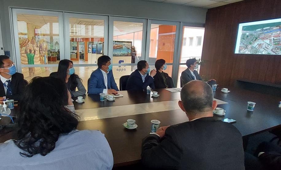 Portos do Paraná apresenta projetos de expansão a grupo internacional de investidores