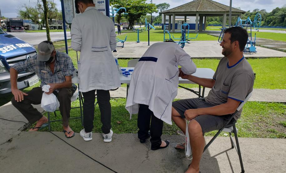 Organizado e coordenado pela empresa pública Portos do Paraná, o evento ofereceu aos caminhoneiros serviços do Detran-PR, do Serviço Social do Transporte e do Serviço Nacional de Aprendizagem do Transporte (Sest/Senat), da Global Saúde, além de orientações sobre trânsito, meio ambiente, segurança e corte de cabelo.