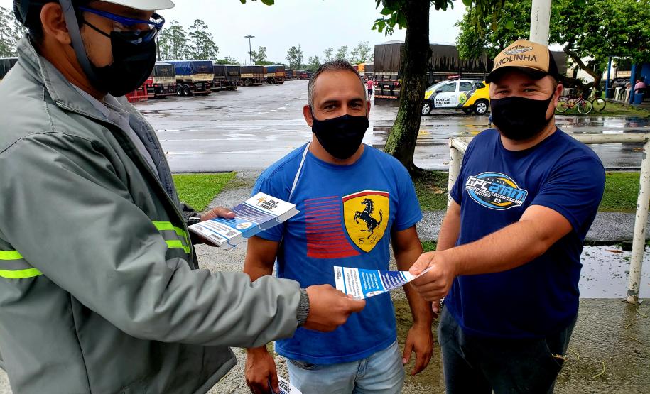 Organizado e coordenado pela empresa pública Portos do Paraná, o evento ofereceu aos caminhoneiros serviços do Detran-PR, do Serviço Social do Transporte e do Serviço Nacional de Aprendizagem do Transporte (Sest/Senat), da Global Saúde, além de orientações sobre trânsito, meio ambiente, segurança e corte de cabelo.