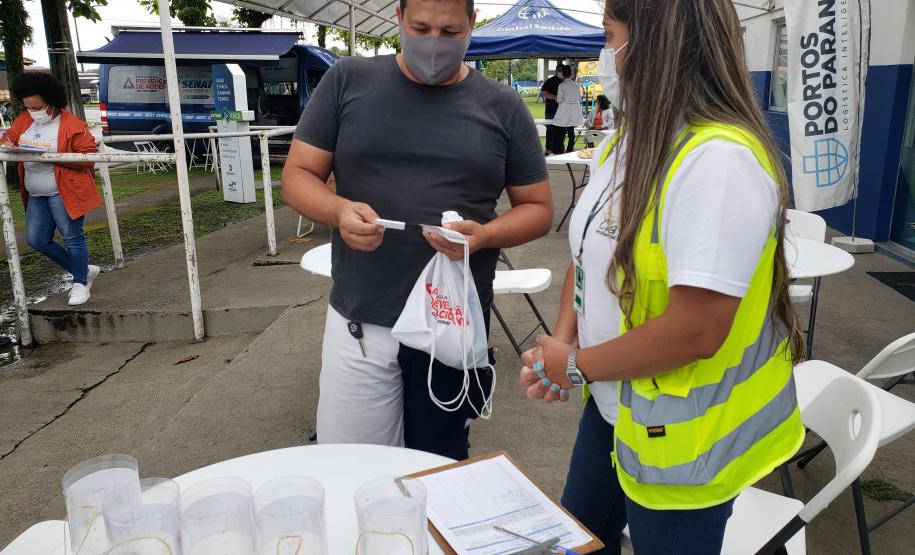 Organizado e coordenado pela empresa pública Portos do Paraná, o evento ofereceu aos caminhoneiros serviços do Detran-PR, do Serviço Social do Transporte e do Serviço Nacional de Aprendizagem do Transporte (Sest/Senat), da Global Saúde, além de orientações sobre trânsito, meio ambiente, segurança e corte de cabelo.