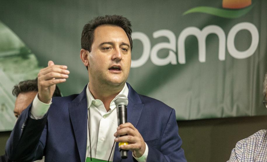 O Porto de Paranaguá começa a preparar sua estrutura para absorver a produção transportada pelo modal ferroviário, já tendo em vista o projeto da Nova Ferroeste. O governador Carlos Massa Ratinho Junior lançou nesta quinta-feira (9), em Paranaguá, no Litoral, o edital de licitação do projeto Cais Leste, também chamado de Moegão, que vai receber investimento de R$ 500 milhões. O lançamento ocorreu durante a solenidade de inauguração do novo terminal portuário da Coamo.