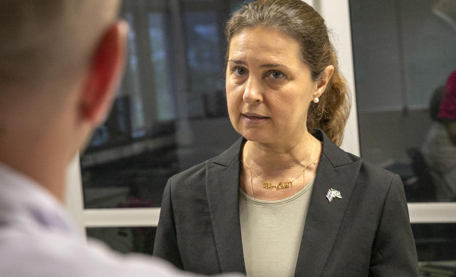 A Diretoria de Desenvolvimento Empresarial da Portos do Paraná recebeu na manhã desta terça-feira (14) o presidente da Câmara de Comércio Brasil-Tailândia (BTCC), Marcelo Souza. O objetivo do encontro foi apresentar as inúmeras atividades que envolvem a Câmara de Comércio Brasil-Tailândia com os portos paranaenses.