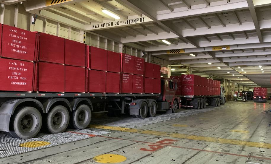 A receita gerada pelas exportações nos Portos do Paraná é quase toda do Agronegócio. Dos quase US$19,83 bilhões acumulados com os embarques em 2021, 90% - cerca de US$17,93 bilhões - foram em produtos agropecuários. Desse montante, o complexo soja e o frango respondem por mais da metade.