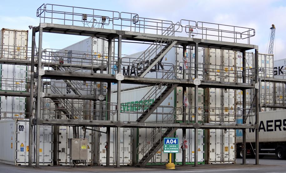 A receita gerada pelas exportações nos Portos do Paraná é quase toda do Agronegócio. Dos quase US$19,83 bilhões acumulados com os embarques em 2021, 90% - cerca de US$17,93 bilhões - foram em produtos agropecuários. Desse montante, o complexo soja e o frango respondem por mais da metade.