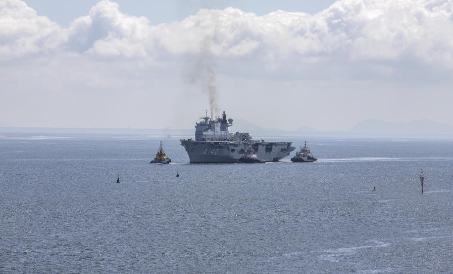 O Porto de Paranaguá (PR) é uma das paradas de duas embarcações da esquadra da Marinha Brasileira. A Fragata Independência (F-44) e Navio-Aeródromo Multipropósito “Atlântico” (A-140) chegaram nesta quinta-feira (20) e permanecem atracados no cais paranaense até a manhã da próxima segunda-feira (24).