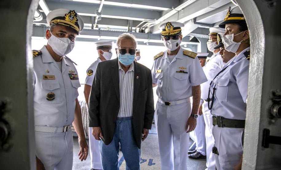 Último dia de visitas oficiais foi marcado pela presença do Almirante de Esquadra de reserva, Arthur Pires Ramos, filho de ex-superintendente da Administração dos Portos de Paranaguá e Antonina.