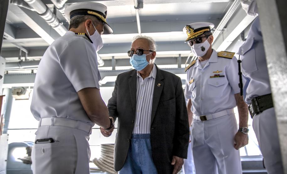 Último dia de visitas oficiais foi marcado pela presença do Almirante de Esquadra de reserva, Arthur Pires Ramos, filho de ex-superintendente da Administração dos Portos de Paranaguá e Antonina.