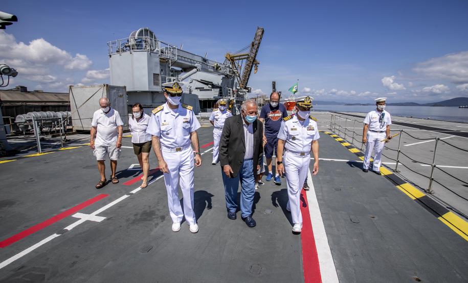 Último dia de visitas oficiais foi marcado pela presença do Almirante de Esquadra de reserva, Arthur Pires Ramos, filho de ex-superintendente da Administração dos Portos de Paranaguá e Antonina.