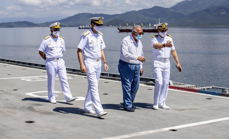 Último dia de visitas oficiais foi marcado pela presença do Almirante de Esquadra de reserva, Arthur Pires Ramos, filho de ex-superintendente da Administração dos Portos de Paranaguá e Antonina.