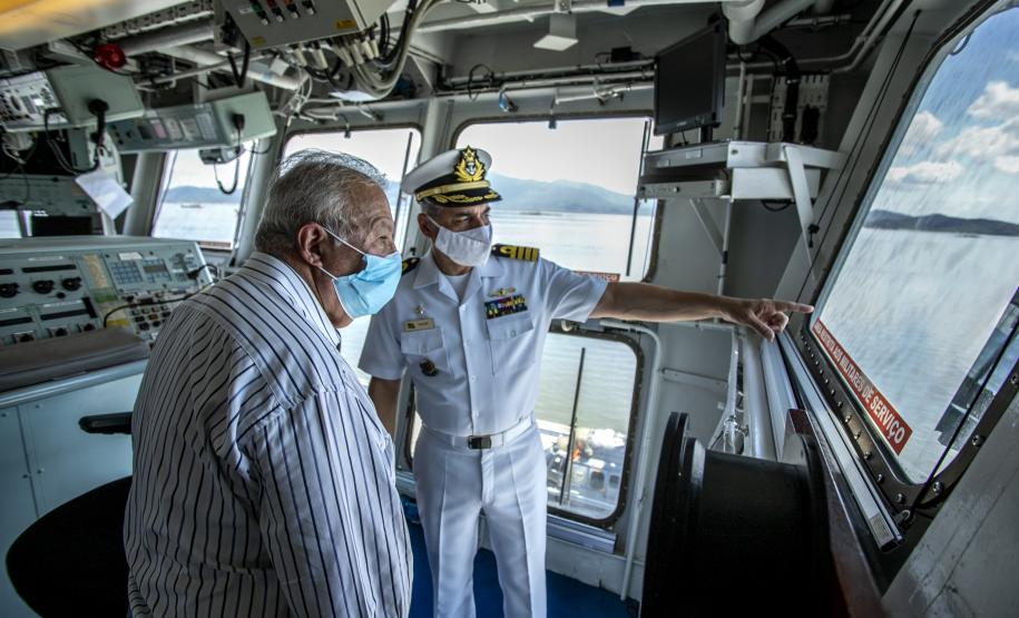 Último dia de visitas oficiais foi marcado pela presença do Almirante de Esquadra de reserva, Arthur Pires Ramos, filho de ex-superintendente da Administração dos Portos de Paranaguá e Antonina.