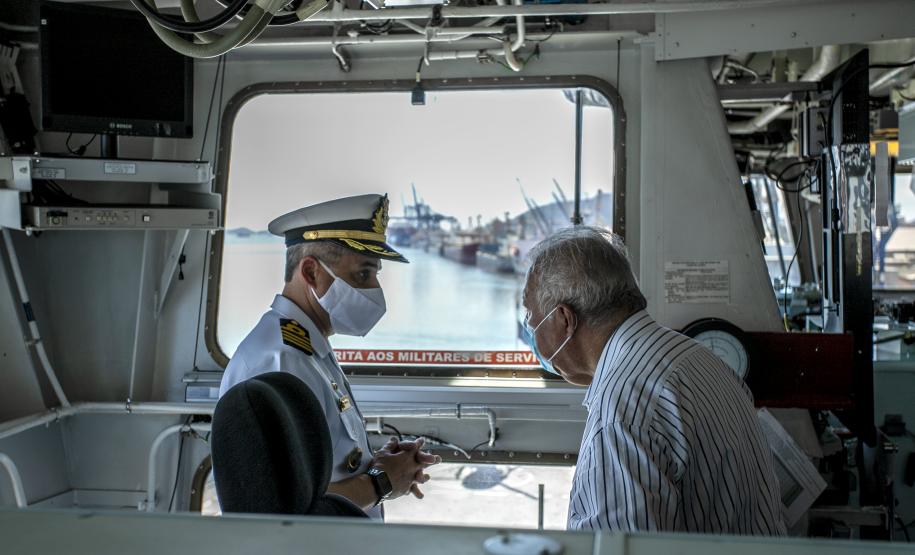 Último dia de visitas oficiais foi marcado pela presença do Almirante de Esquadra de reserva, Arthur Pires Ramos, filho de ex-superintendente da Administração dos Portos de Paranaguá e Antonina.